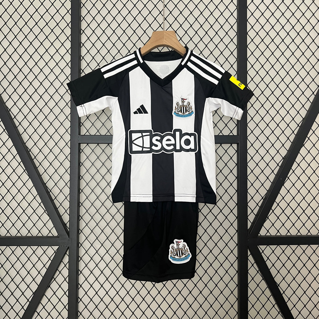 Newcastle 24 25 | Kids Football Kit Home